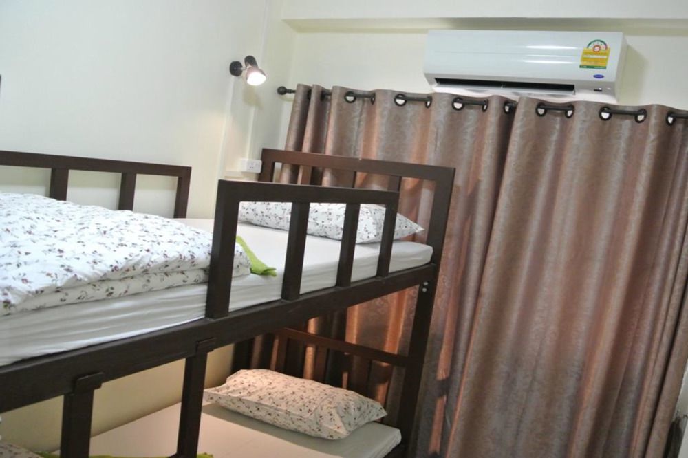 Bed Dee Time Hostel Bangkok Exterior photo
