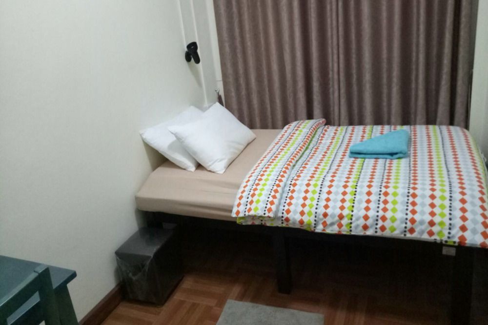 Bed Dee Time Hostel Bangkok Exterior photo