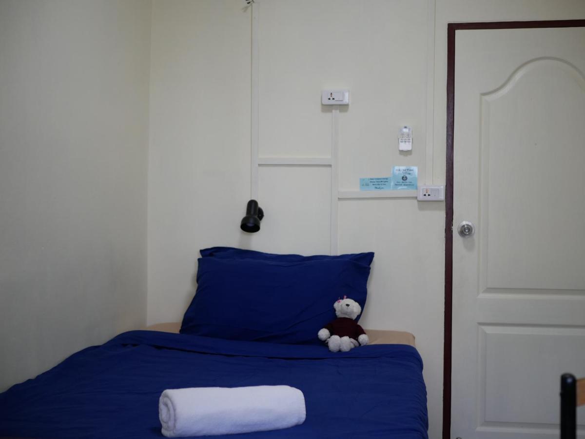 Bed Dee Time Hostel Bangkok Exterior photo