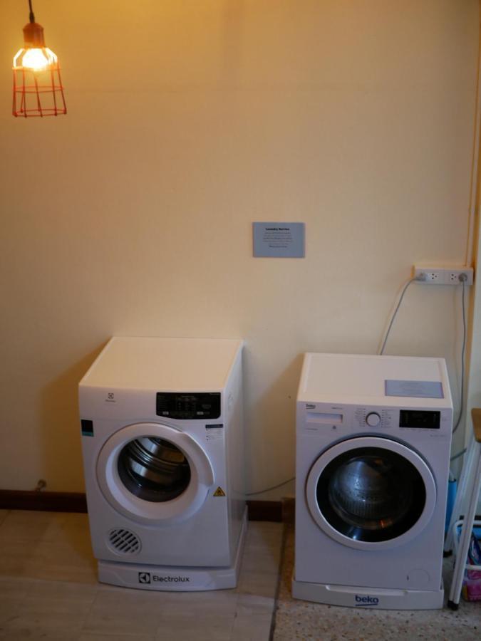 Bed Dee Time Hostel Bangkok Exterior photo