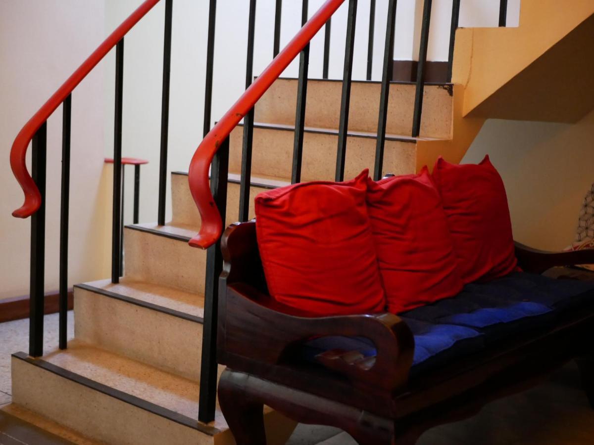 Bed Dee Time Hostel Bangkok Exterior photo