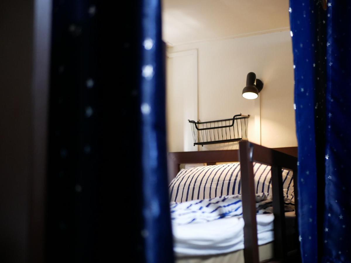 Bed Dee Time Hostel Bangkok Exterior photo